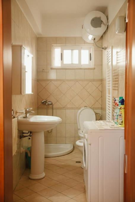 Rare Durres Apartment With Private Parking & Garden Eksteriør billede