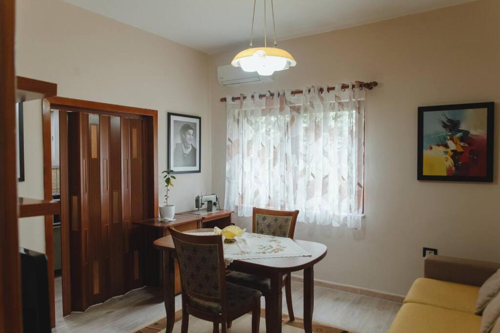 Rare Durres Apartment With Private Parking & Garden Eksteriør billede