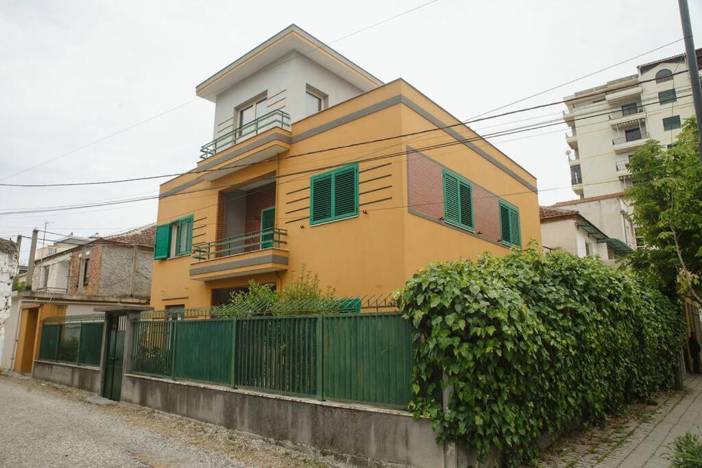 Rare Durres Apartment With Private Parking & Garden Eksteriør billede